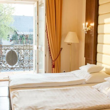 Hotel Kristály Imperial Tata Esterno foto