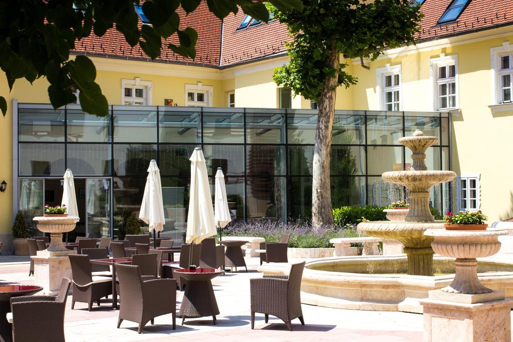 Hotel Kristály Imperial Tata Esterno foto