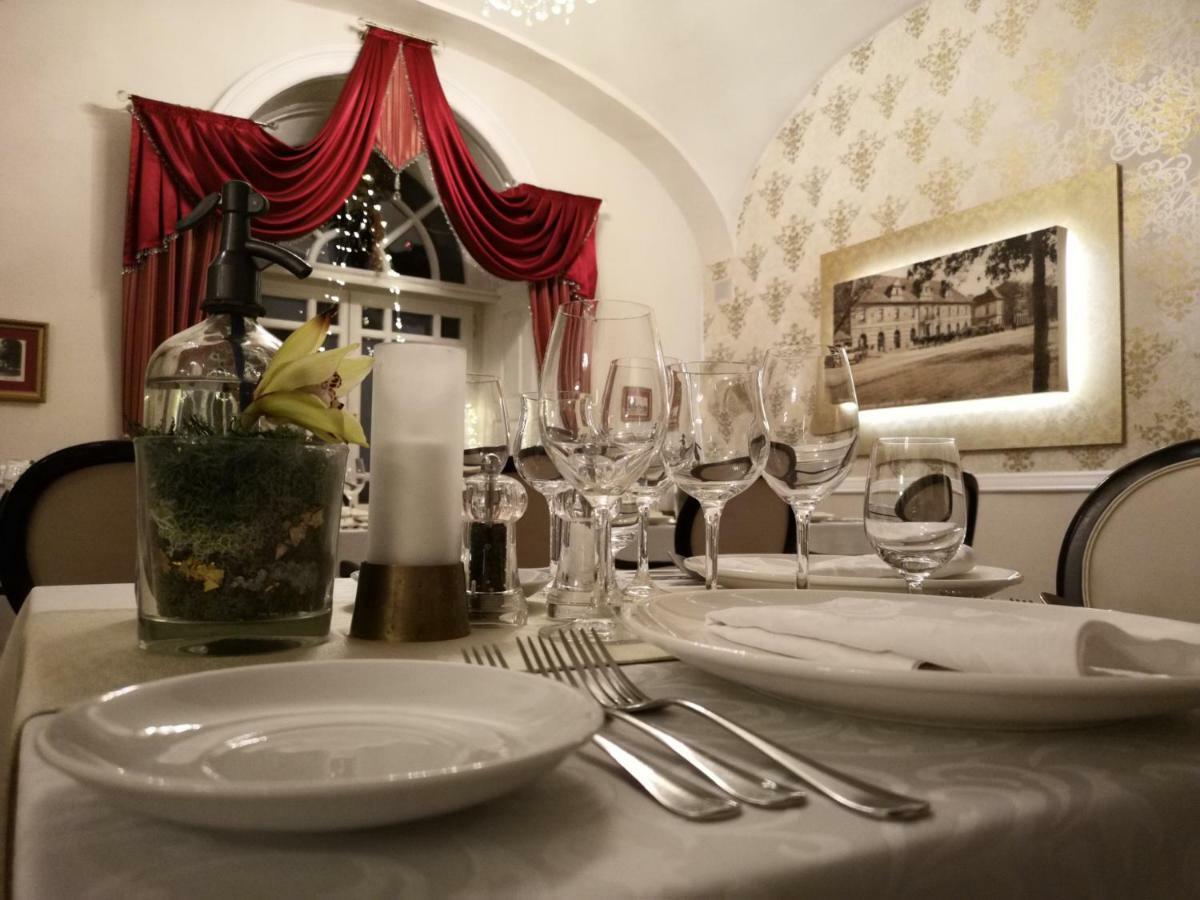 Hotel Kristály Imperial Tata Esterno foto