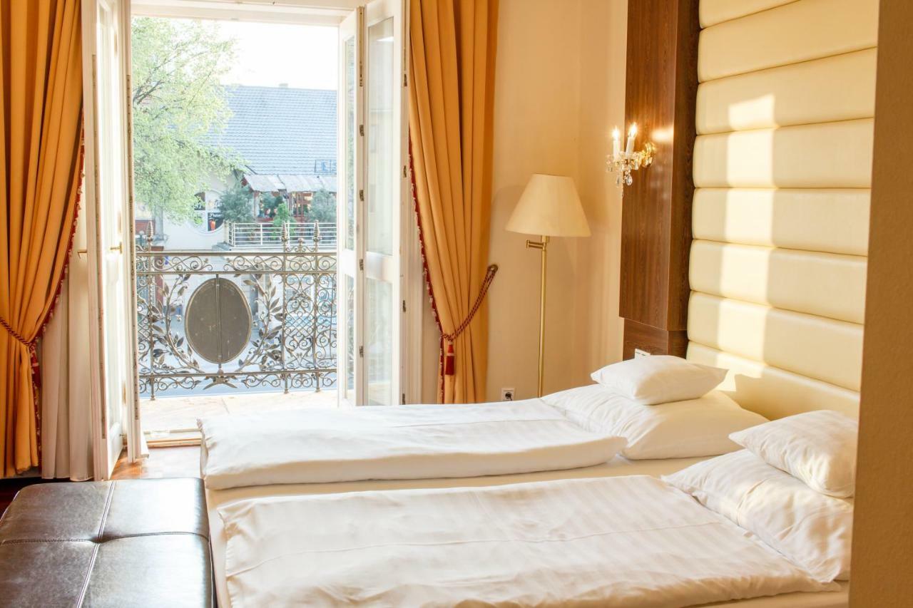 Hotel Kristály Imperial Tata Esterno foto