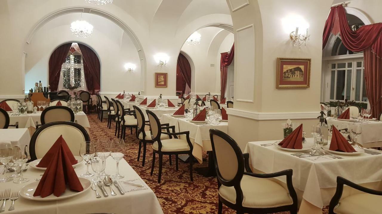 Hotel Kristály Imperial Tata Esterno foto