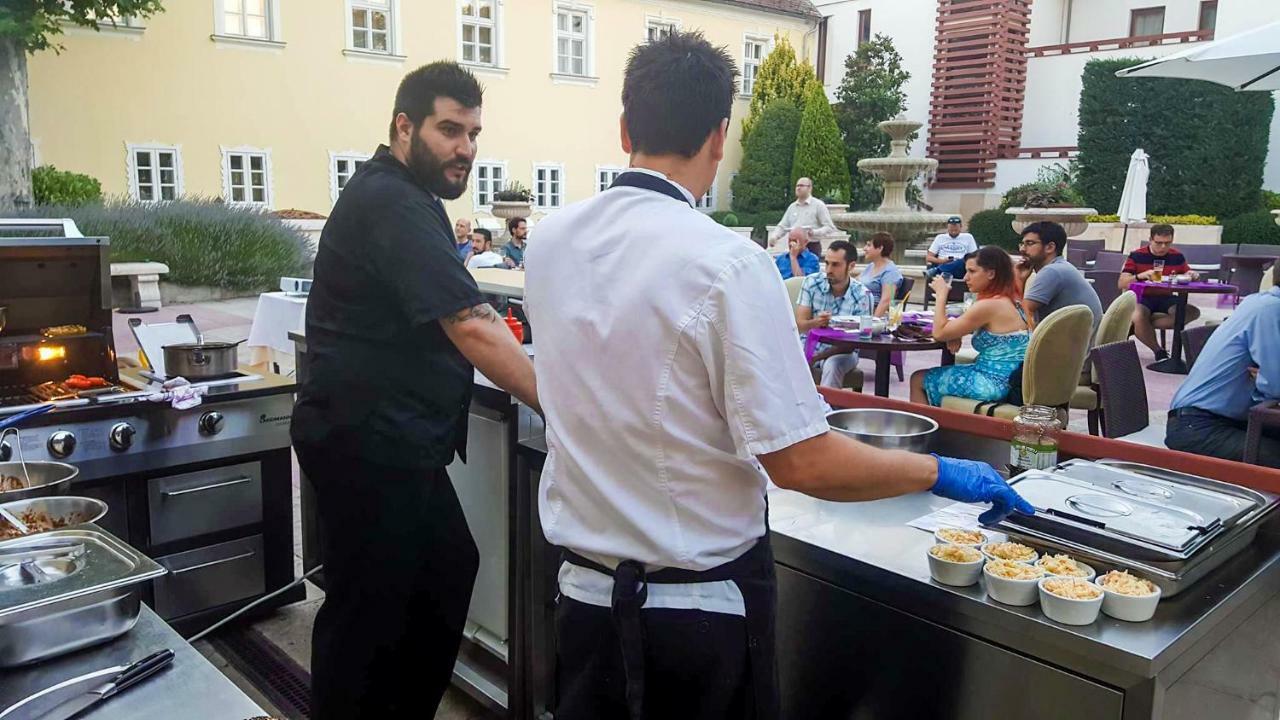 Hotel Kristály Imperial Tata Esterno foto