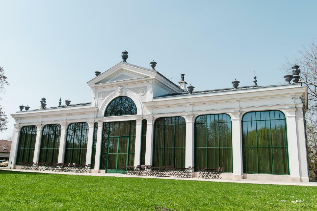Hotel Kristály Imperial Tata Esterno foto