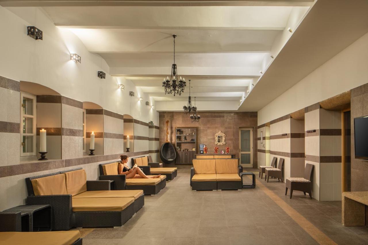 Hotel Kristály Imperial Tata Esterno foto